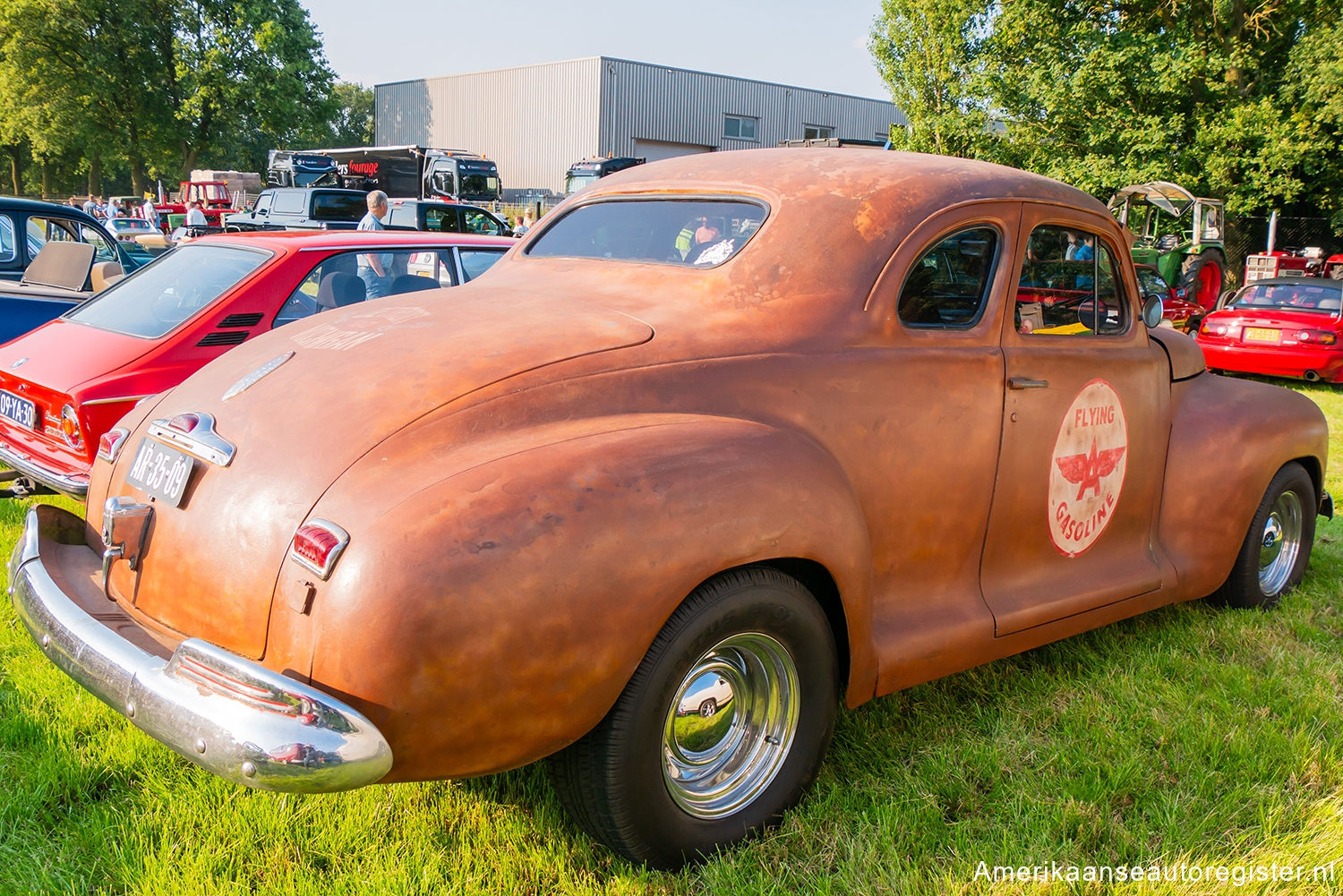 Plymouth De Luxe uit 1942